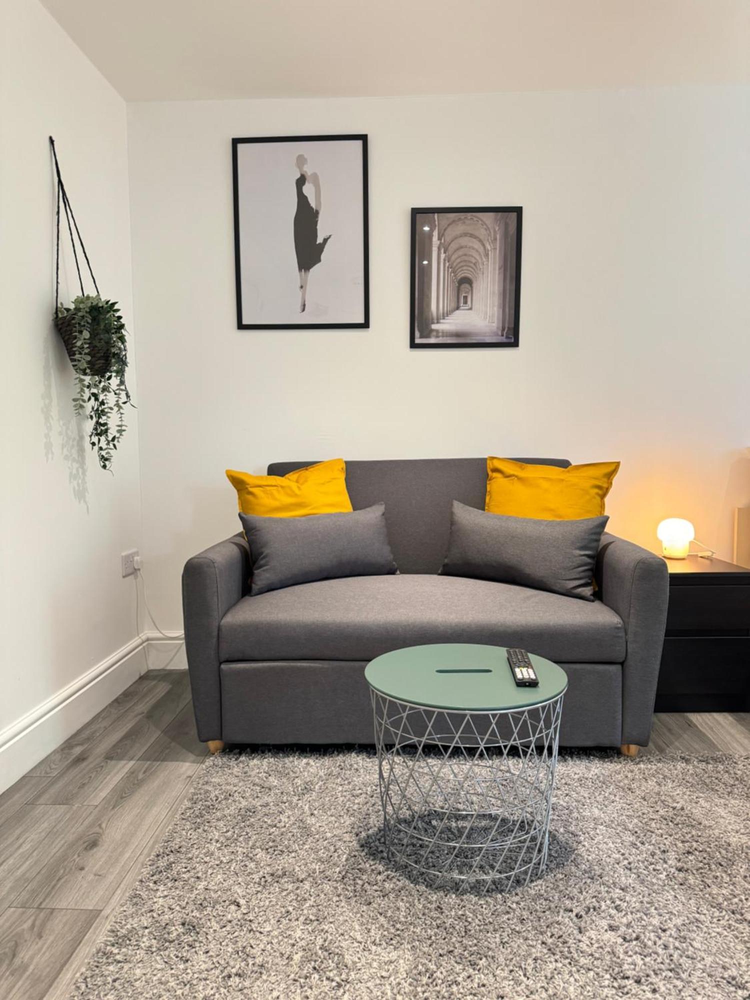 En-Suite Bedroom For Up To 4! Sofa Bed - Near Stratford London Exterior foto