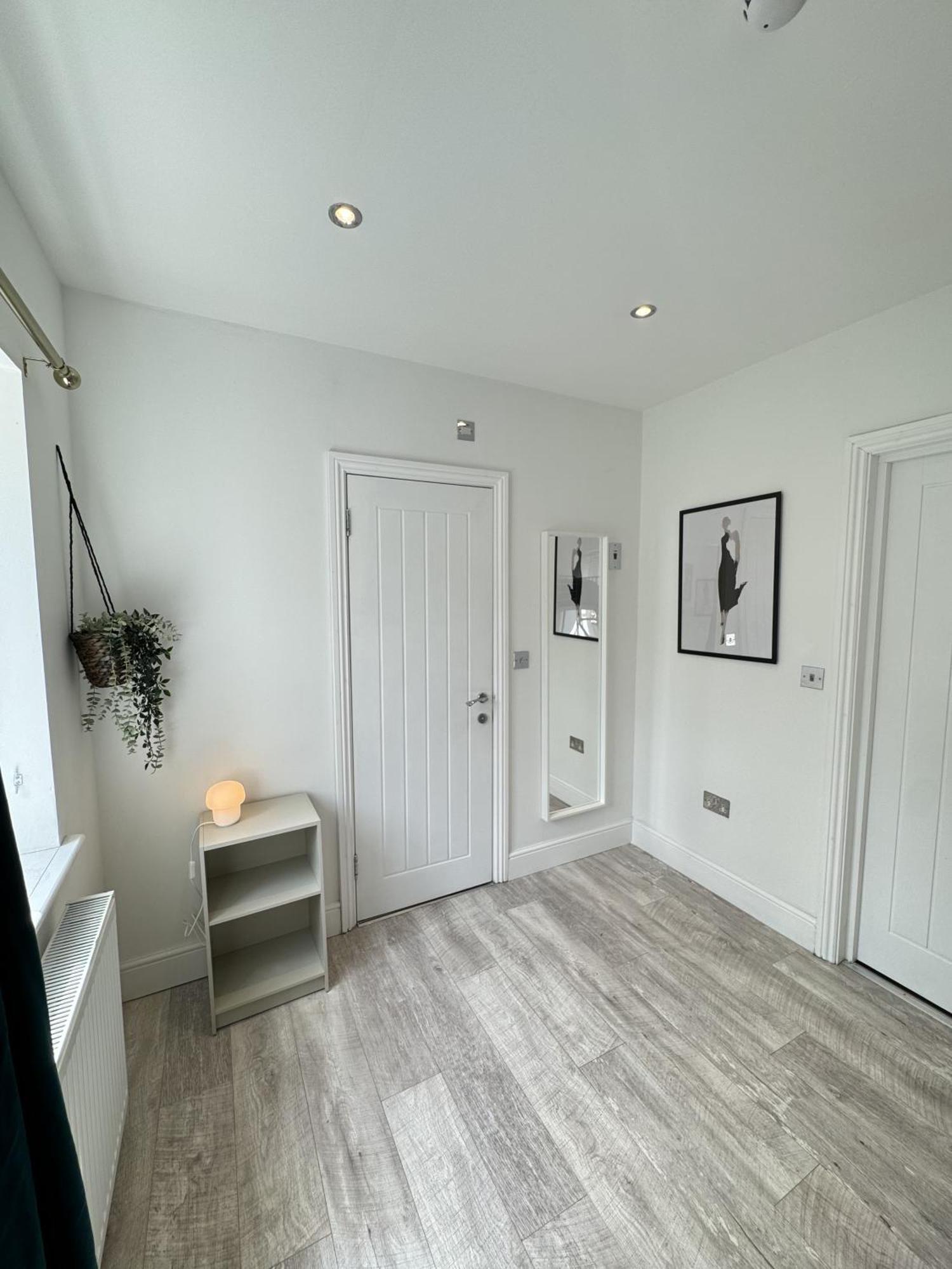 En-Suite Bedroom For Up To 4! Sofa Bed - Near Stratford London Exterior foto