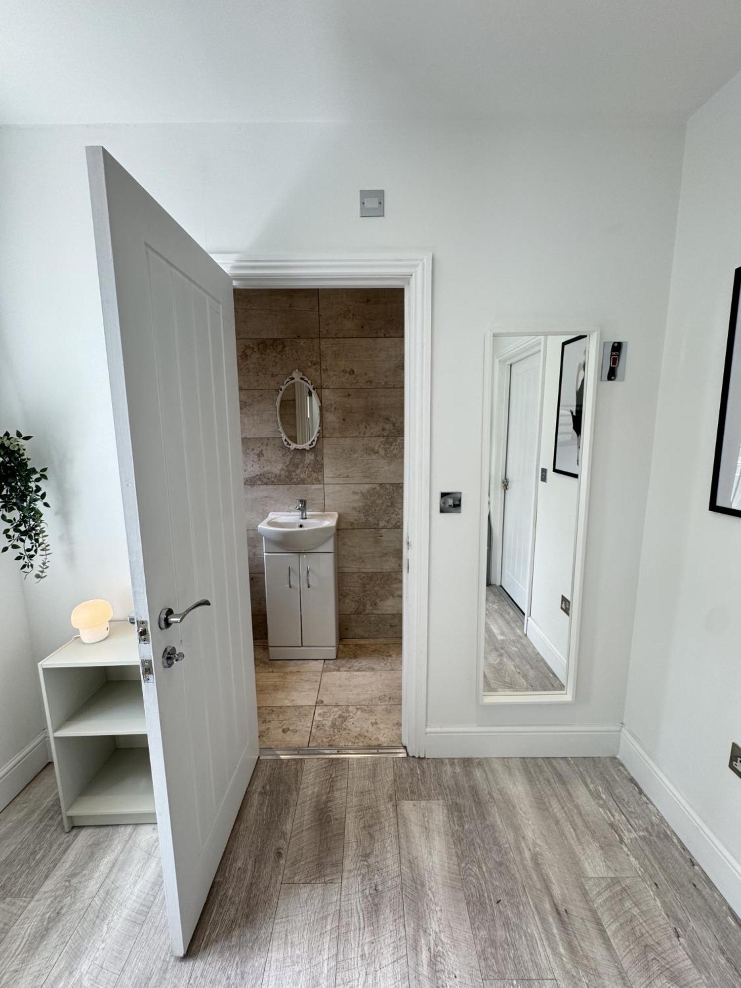 En-Suite Bedroom For Up To 4! Sofa Bed - Near Stratford London Exterior foto