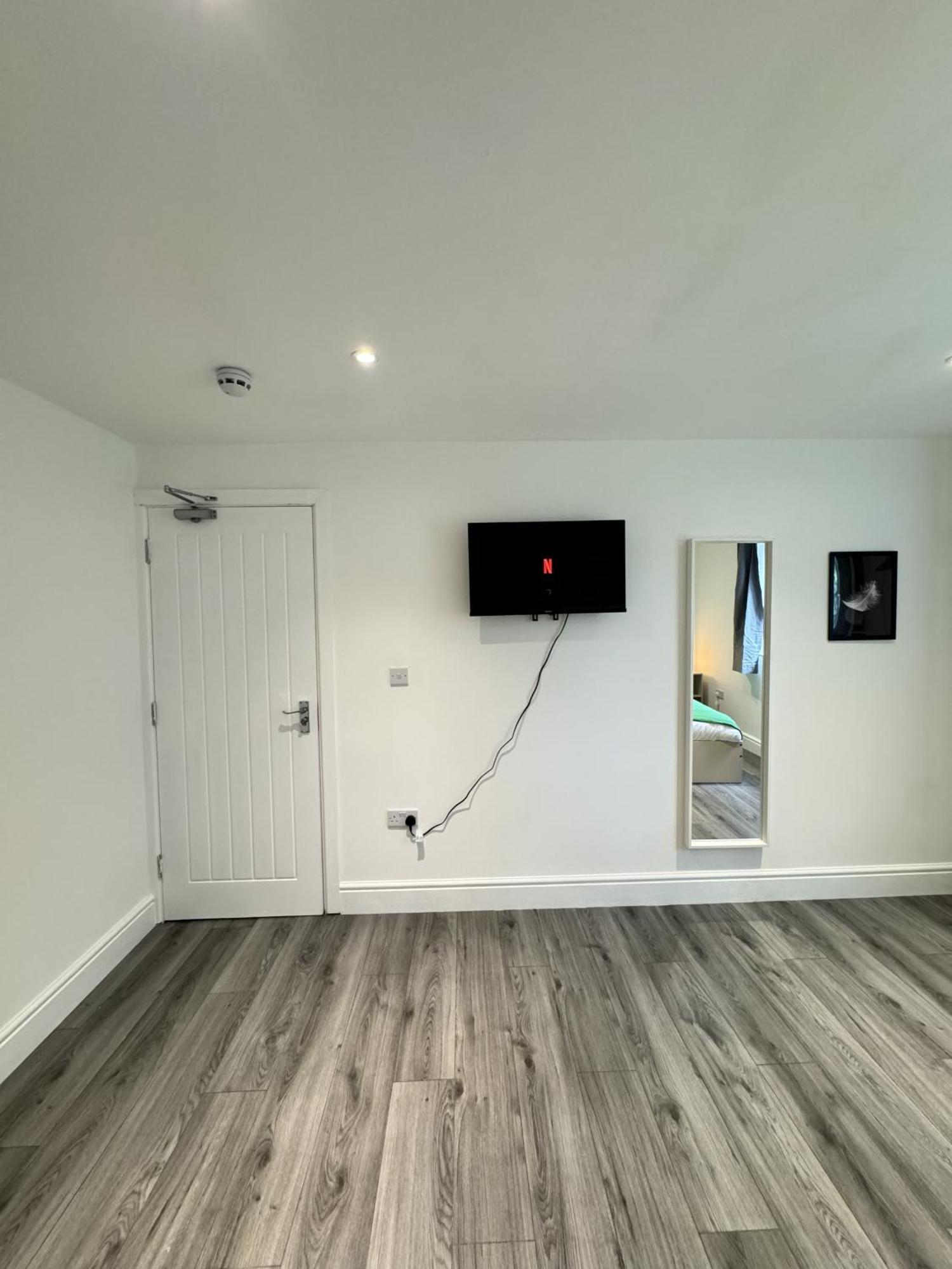 En-Suite Bedroom For Up To 4! Sofa Bed - Near Stratford London Exterior foto