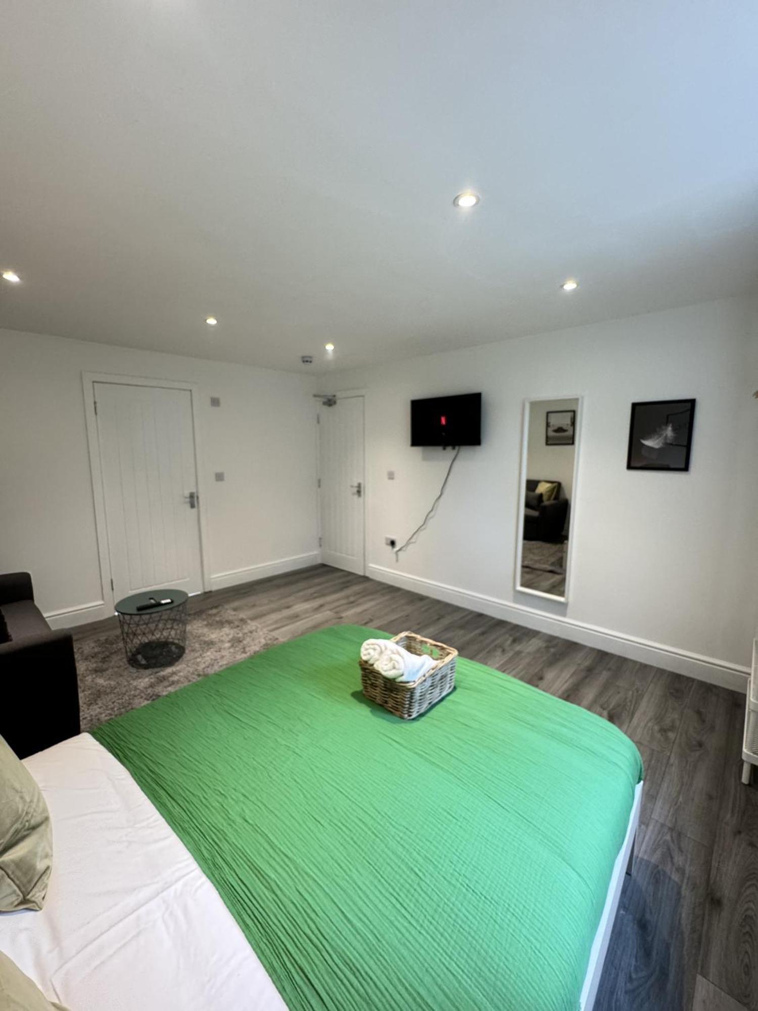 En-Suite Bedroom For Up To 4! Sofa Bed - Near Stratford London Exterior foto