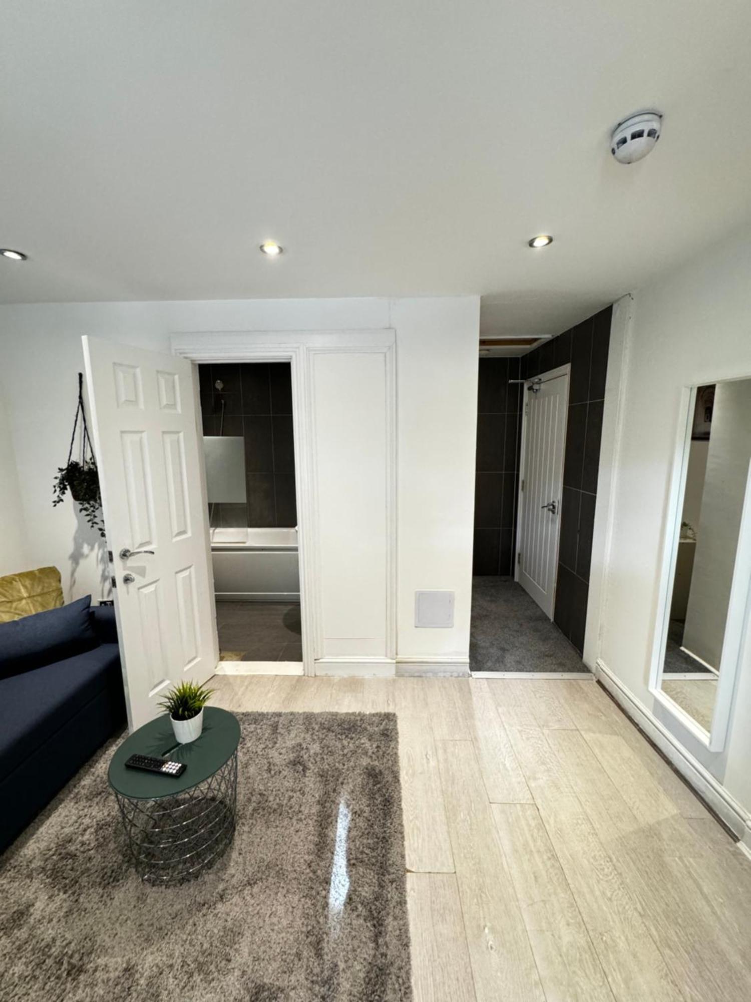 En-Suite Bedroom For Up To 4! Sofa Bed - Near Stratford London Exterior foto