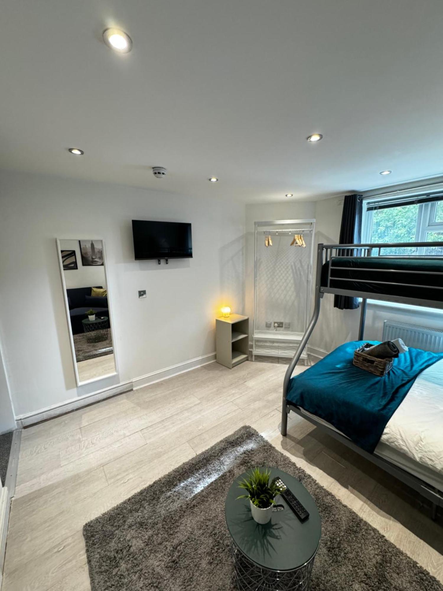 En-Suite Bedroom For Up To 4! Sofa Bed - Near Stratford London Exterior foto