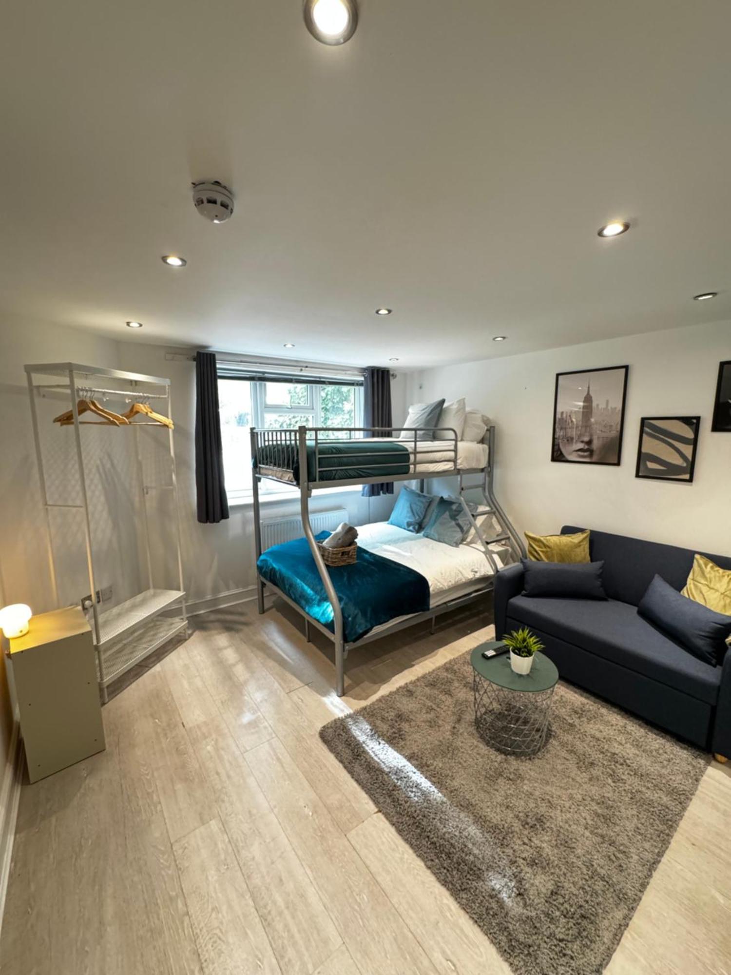 En-Suite Bedroom For Up To 4! Sofa Bed - Near Stratford London Exterior foto