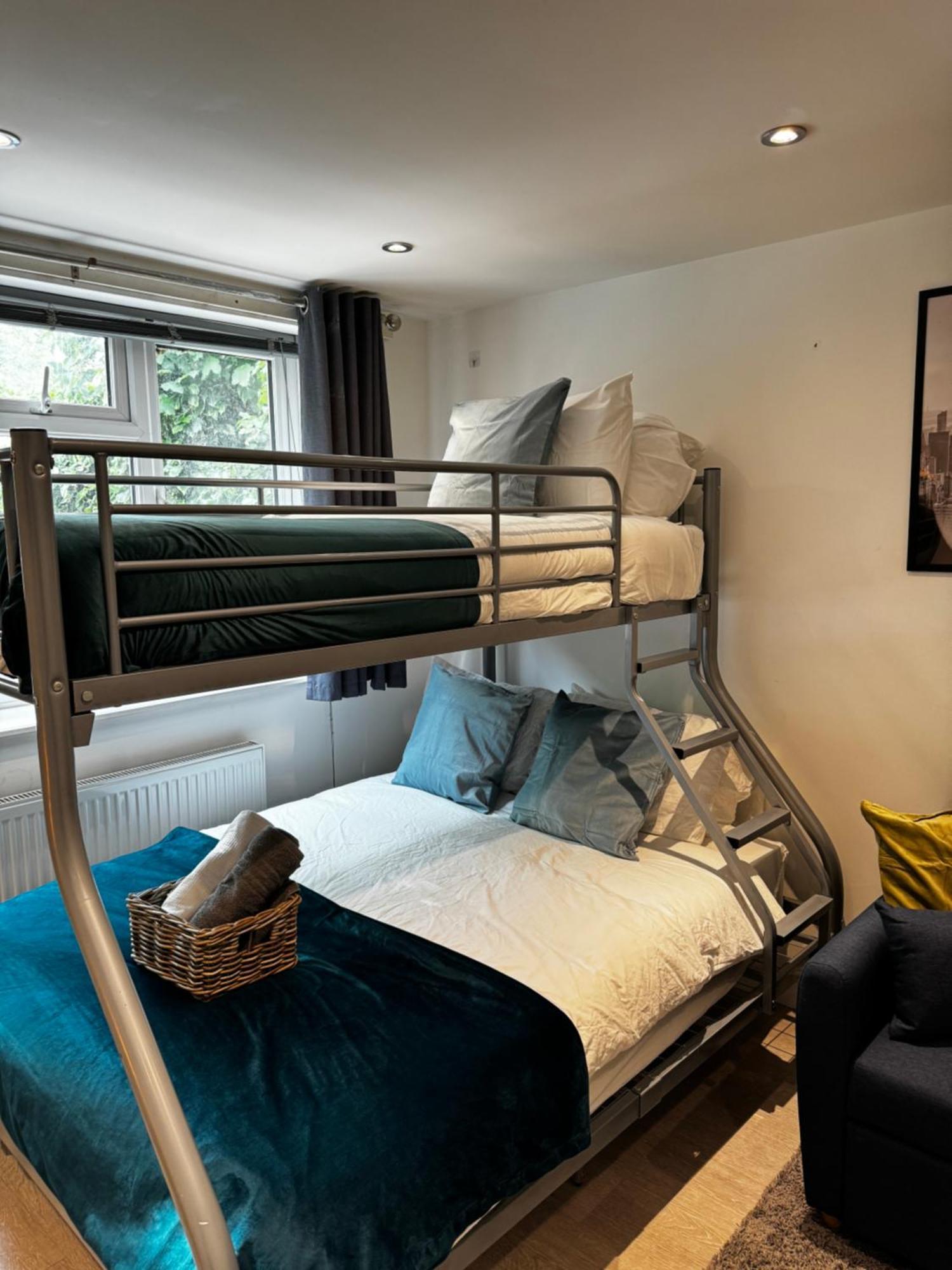 En-Suite Bedroom For Up To 4! Sofa Bed - Near Stratford London Exterior foto