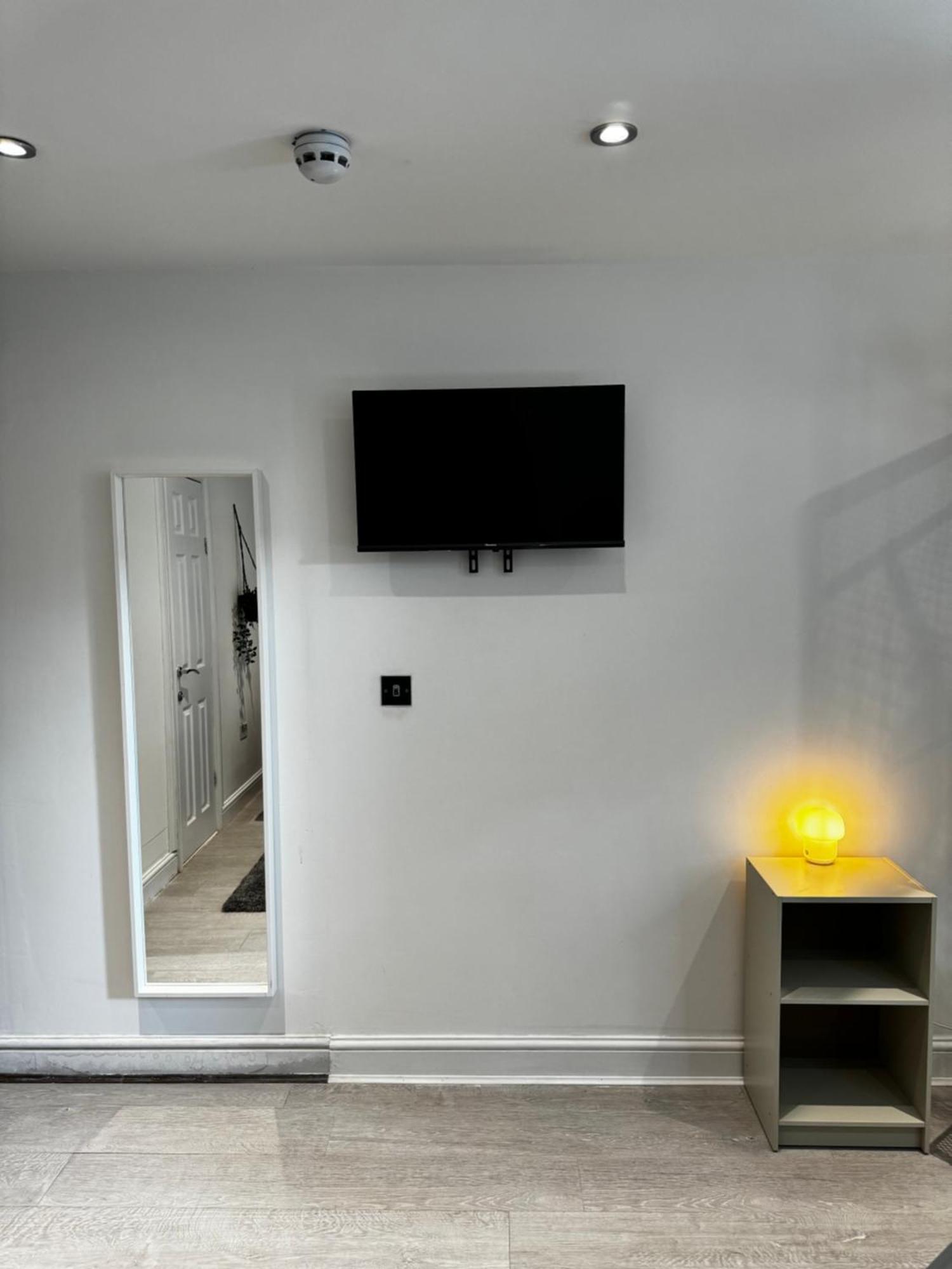 En-Suite Bedroom For Up To 4! Sofa Bed - Near Stratford London Exterior foto