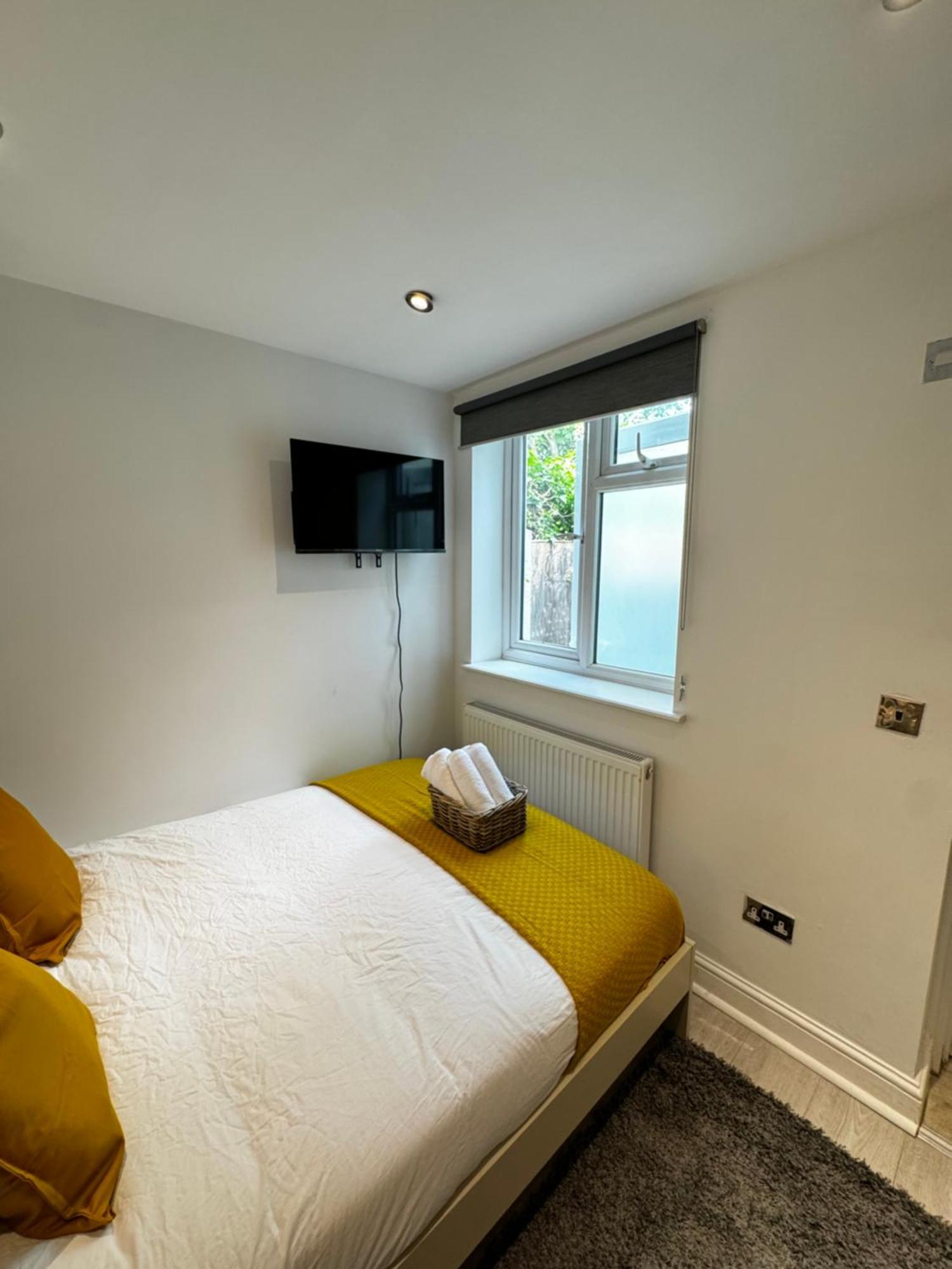 En-Suite Bedroom For Up To 4! Sofa Bed - Near Stratford London Exterior foto