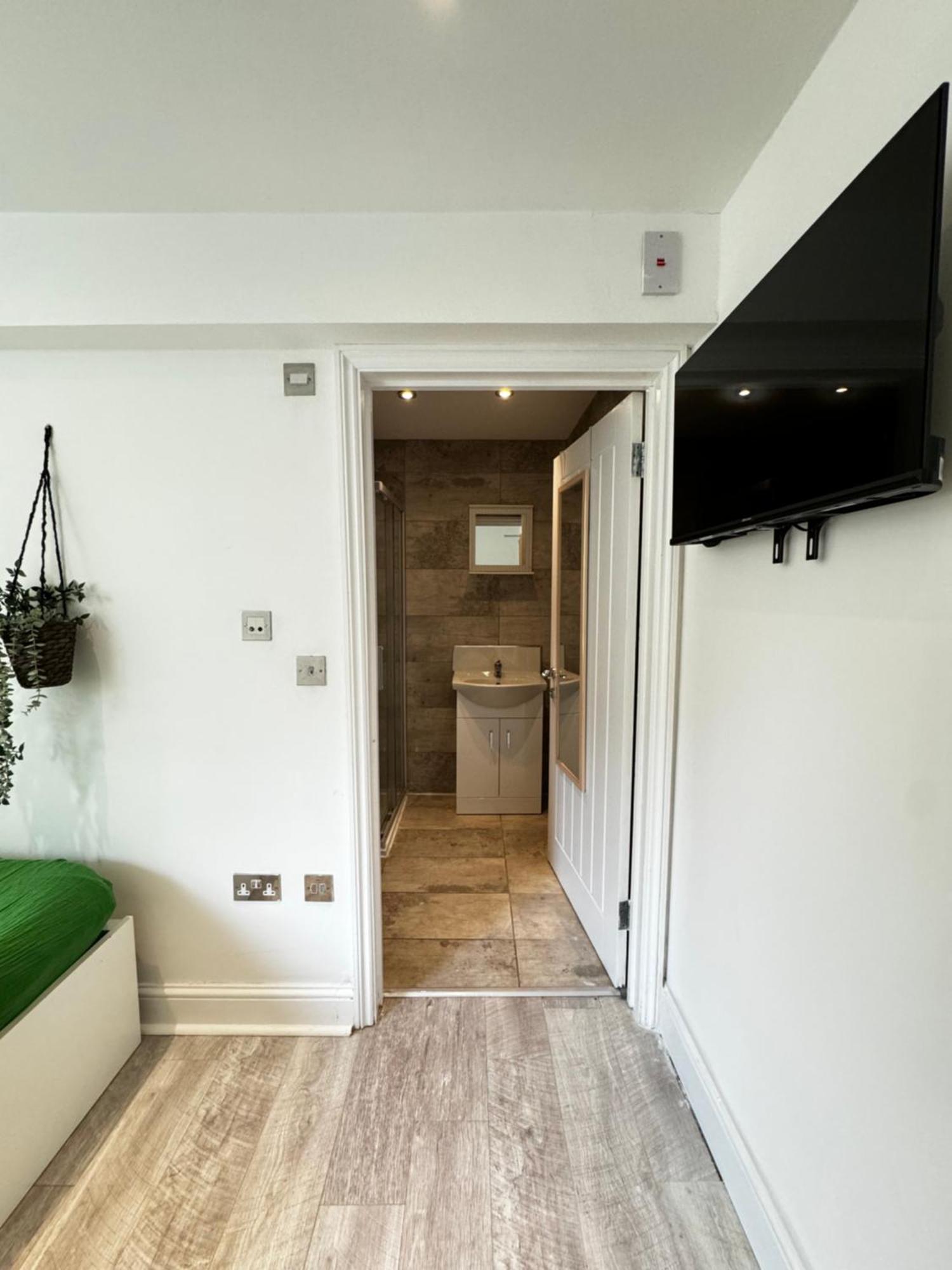 En-Suite Bedroom For Up To 4! Sofa Bed - Near Stratford London Exterior foto