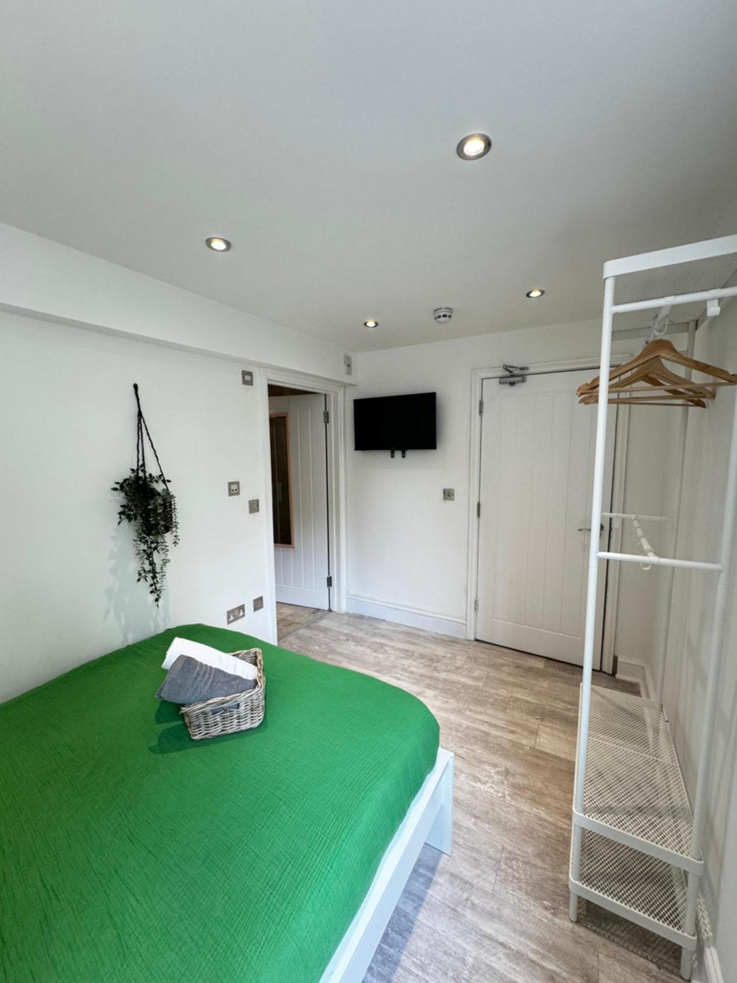 En-Suite Bedroom For Up To 4! Sofa Bed - Near Stratford London Exterior foto