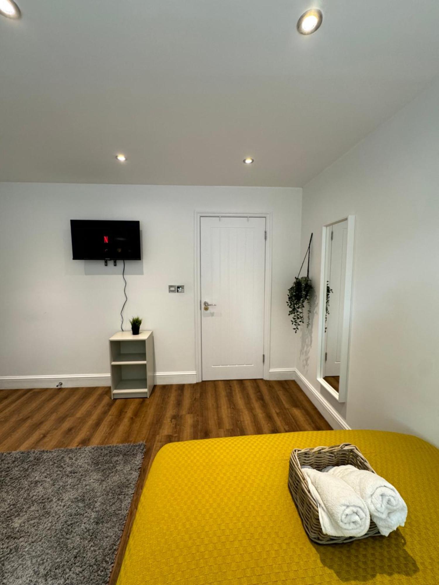 En-Suite Bedroom For Up To 4! Sofa Bed - Near Stratford London Exterior foto