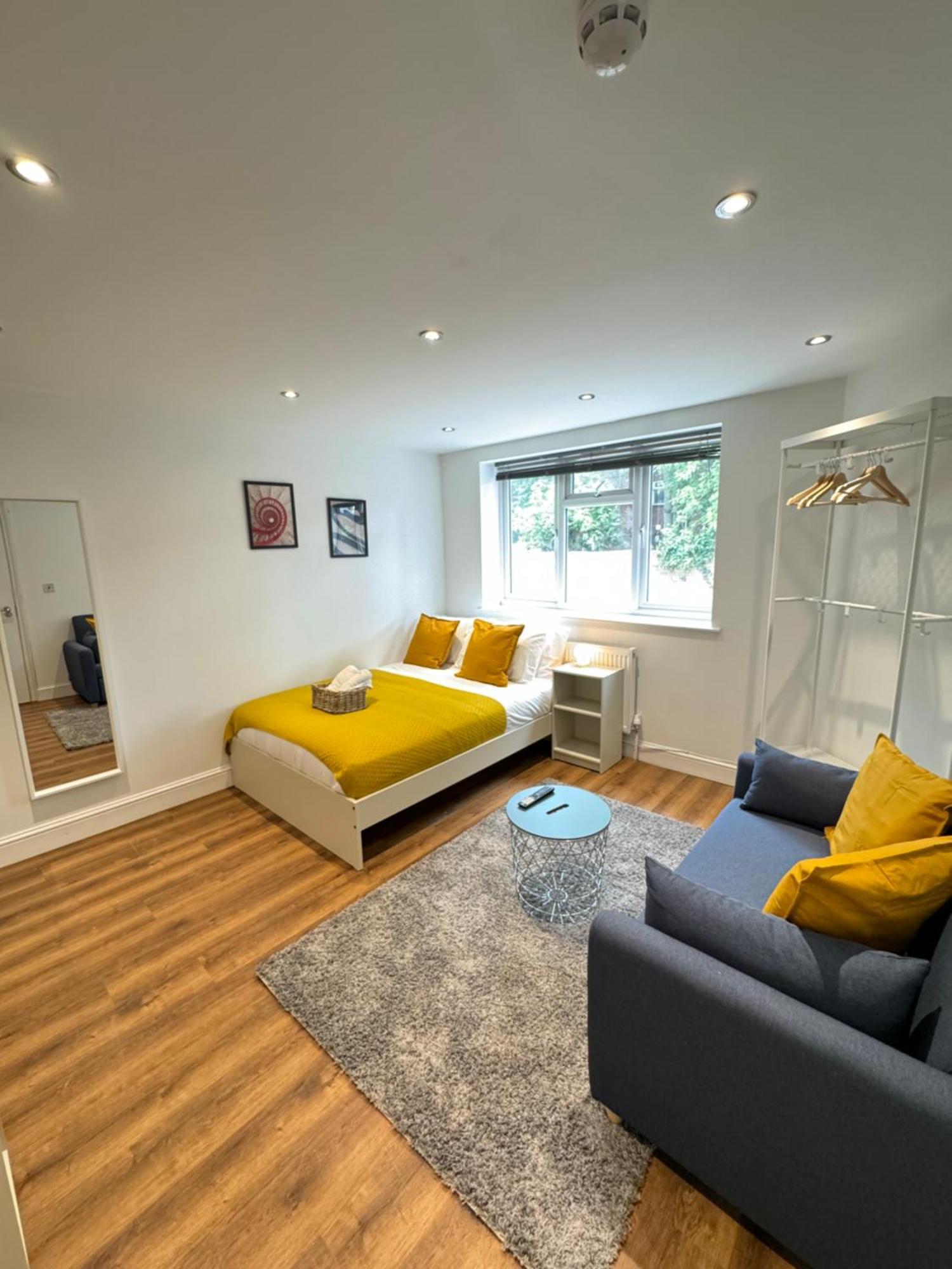 En-Suite Bedroom For Up To 4! Sofa Bed - Near Stratford London Exterior foto