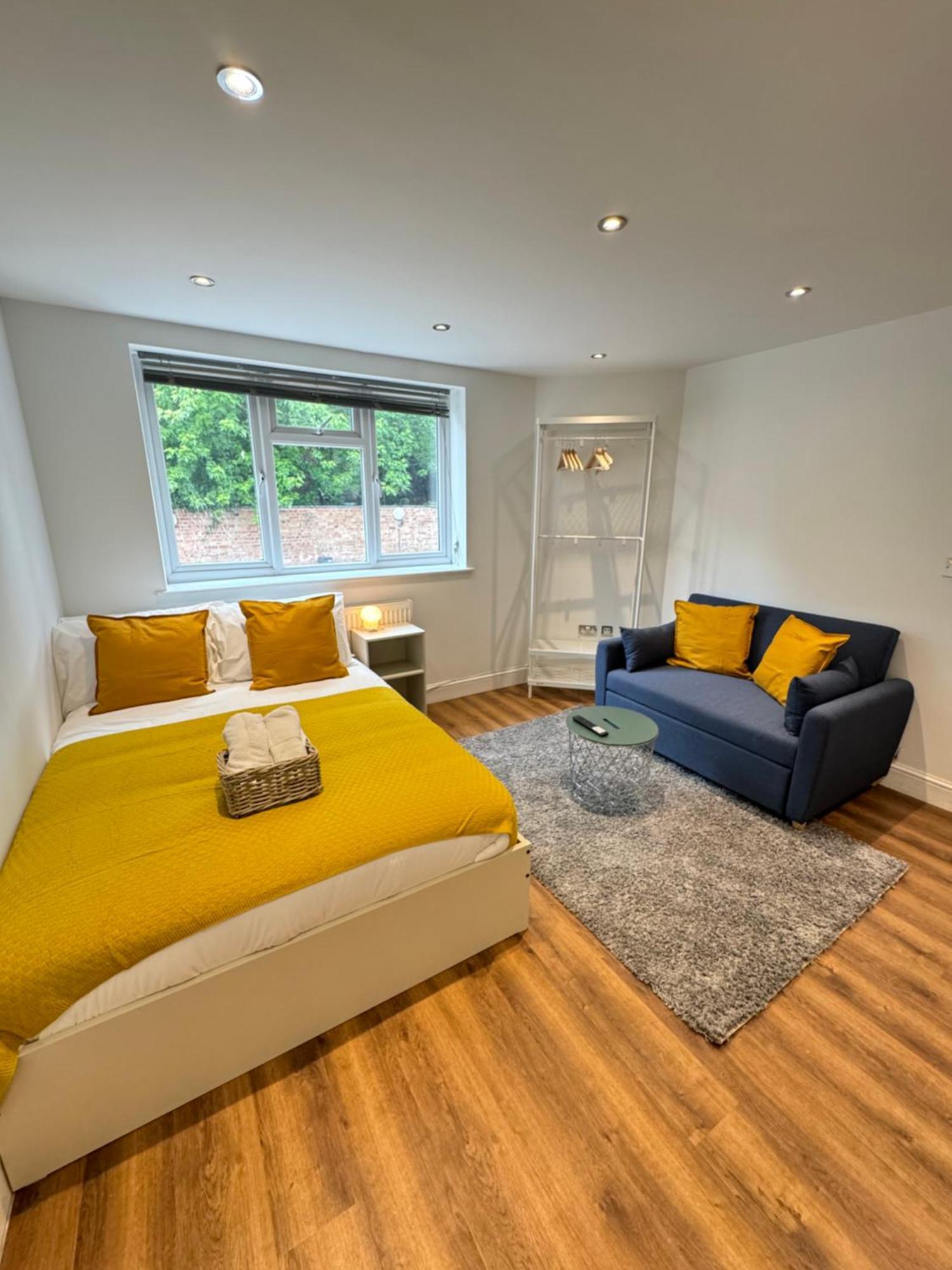 En-Suite Bedroom For Up To 4! Sofa Bed - Near Stratford London Exterior foto